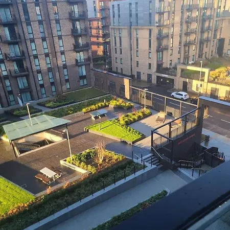 Rolling Street Salford M5 4rt Manchester