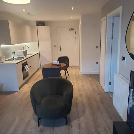 Rolling Street Salford M5 4rt Manchester