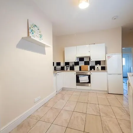 Spacious 2 Bedroom House Apartmán *