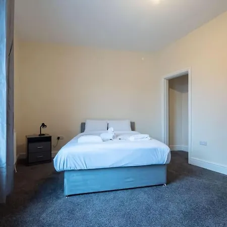 Spacious 2 Bedroom House Apartmán *