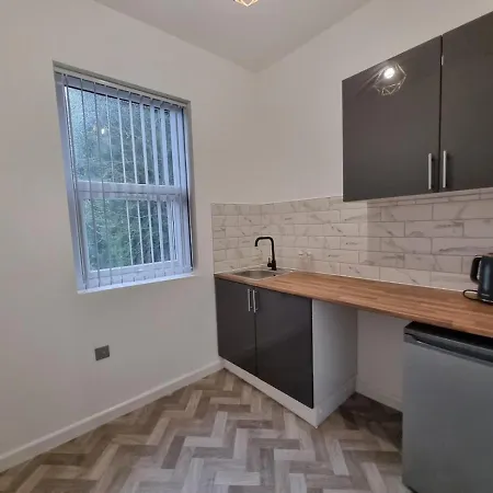 Magnificent 10 Bedroom Shared House - Great Amenities בית אירוח *