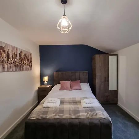 Magnificent 10 Bedroom Shared House - Great Amenities בית אירוח