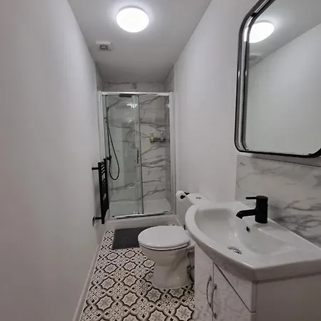 Magnificent 10 Bedroom Shared House - Great Amenities * מנצ'סטר