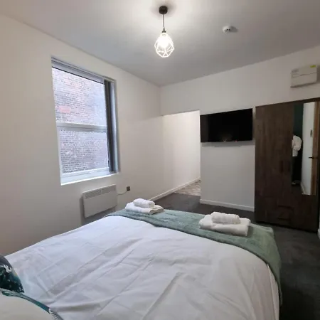 Magnificent 10 Bedroom Shared House - Great Amenities *
