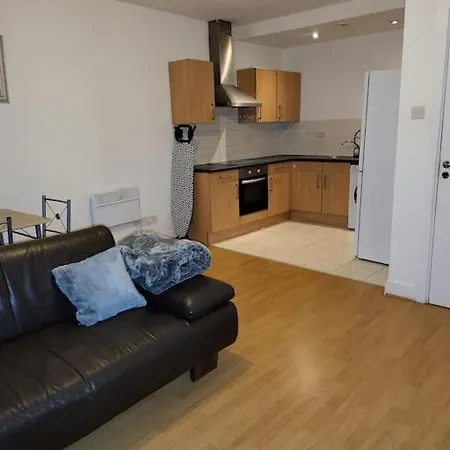 Comfortable 1 Bedroom *