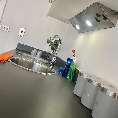 Xl Corner W Gym & Manchester