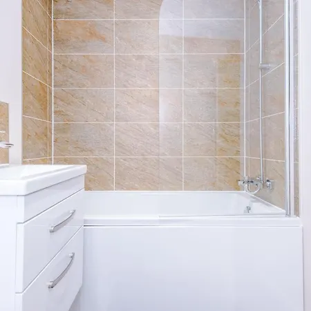 Weelky And Monthly Bookings At Cassia Unit - Telly Homes Ltd -brand New 1 Bedroom Salford, *