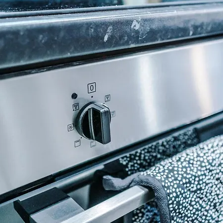 Weelky And Monthly Bookings At Cassia Unit - Telly Homes Ltd -brand New 1 Bedroom Salford, Манчестер