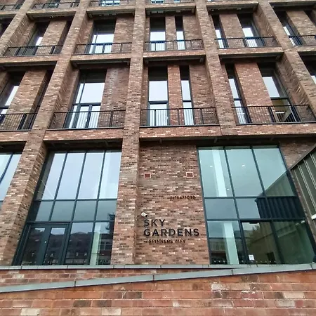 Luxury New Built Split-level Flat With Rooftop Gardens Access Manchester