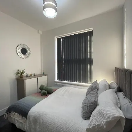 Holiday home Bright 4 Bedroom House With Free Parking