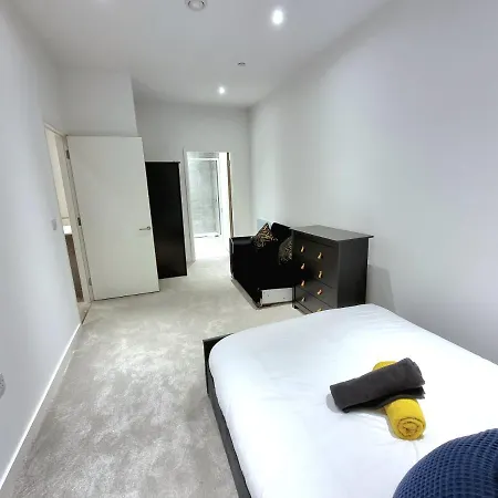 Apartment Millionaires Pad - 2 Bedroom Service