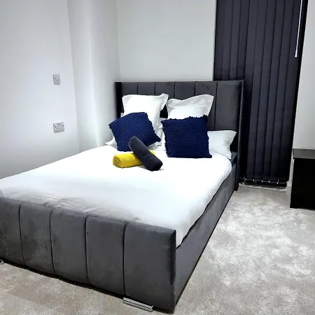 Millionaires Pad - 2 Bedroom Service * Manchester