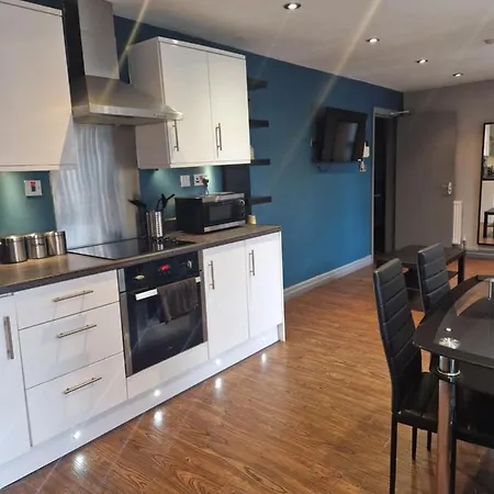 Lewis 3 Well Located Northern Quarter Sleeps Upto 8