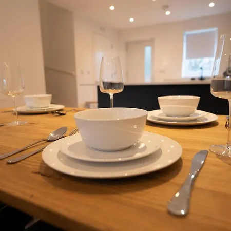 Beautiful 2bd House Minutes From Holiday home *