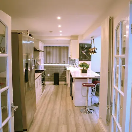 Konukevi Rostron House *