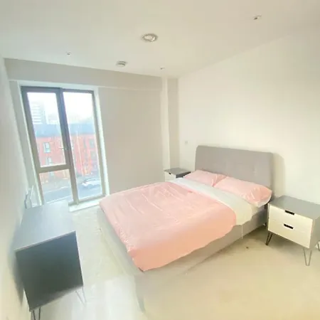 Captivating 2-bed In Salford