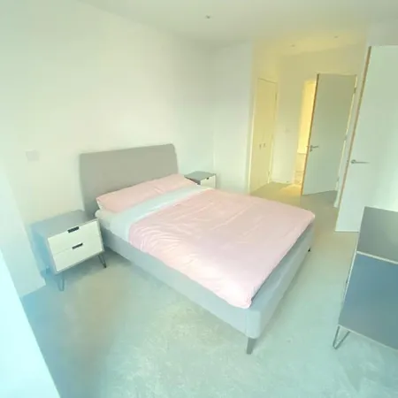 アパート Captivating 2-bed In Salford