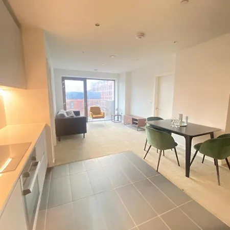 Captivating 2-bed In Salford Manchester