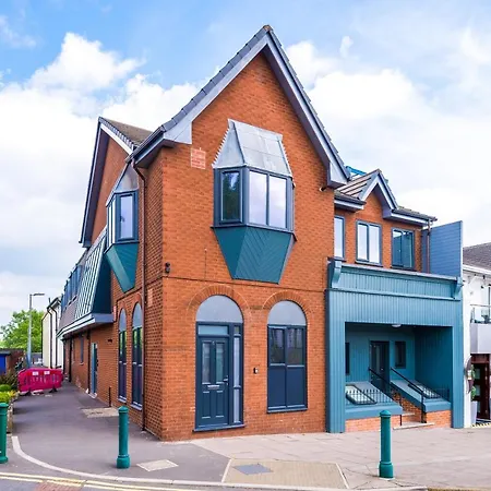 The Ecclesian - Upscale Near Trafford Centre & Eccles Train Station Apartment *