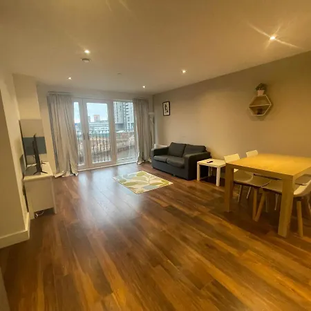 Pass The Keys Modern 2 Bed Flat Centre *