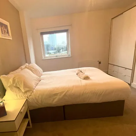 Pass The Keys Modern 2 Bed Flat Centre *