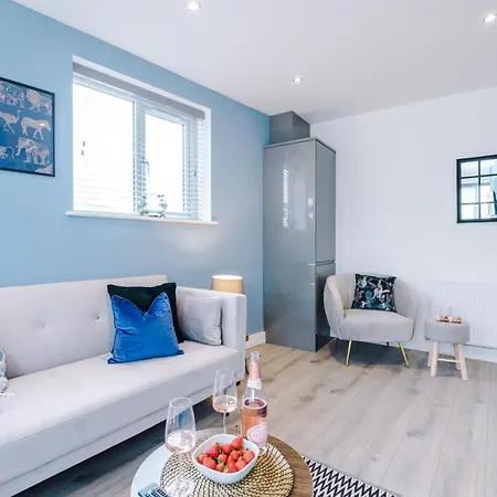 Apartment The Ecclesian - Upscale Near Trafford Centre & Eccles Train Station