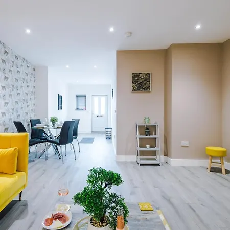 Apartamento The Ecclesian - Upscale Near Trafford Centre & Eccles Train Station Mánchester