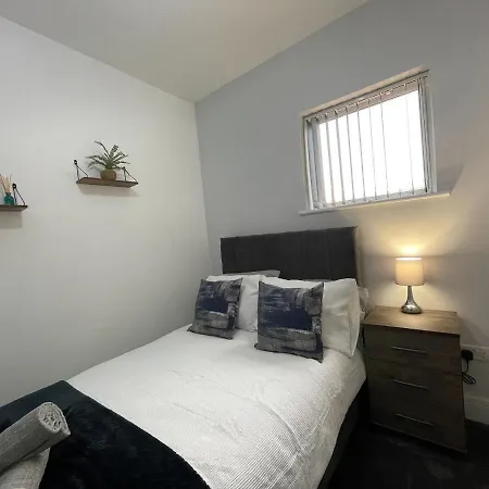 Bright 4 Bedroom House With Free Parking * Manchester