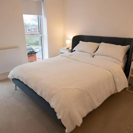 Beautiful 2bd House Minutes From Holiday home Manchester