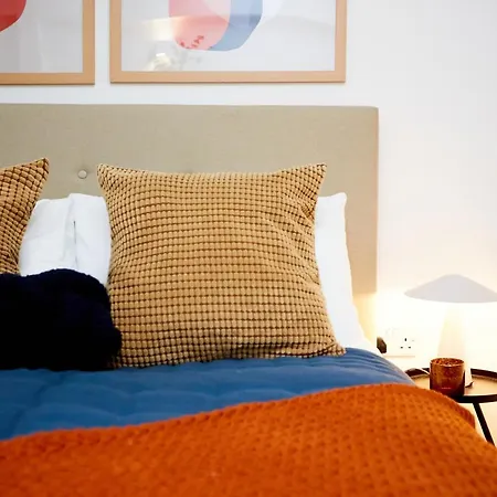 Luxury New Built Split-level Flat With Rooftop Gardens Access 아파트 *