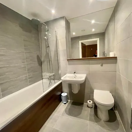 Pass The Keys Modern 2 Bed Flat Centre *