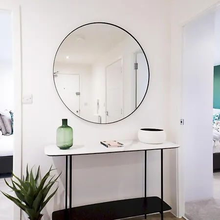 Pass The Keys Newly Built Beautiful Flat Near Old Trafford * Manchester