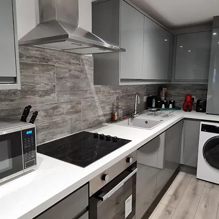 The Ecclesian - Upscale Near Trafford Centre & Eccles Train Station マンチェスター