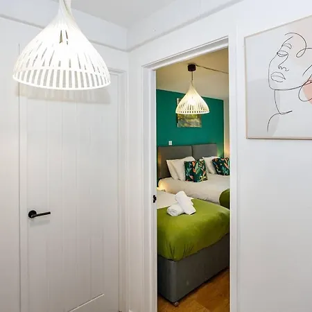 *new*quiet Apt 13min To Ao Arena,free Parking Apartment