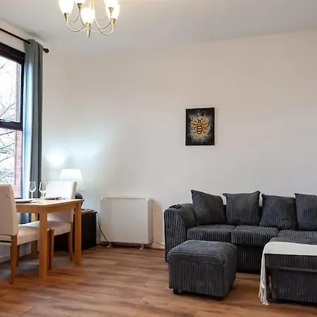 Lovely 2 Bedroom Flat 5 Min To Centre With Parking Manchester