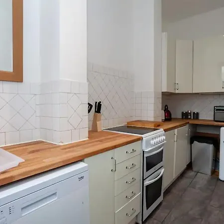 Apartment Lovely 2 Bedroom Flat 5 Min To Centre With Parking *