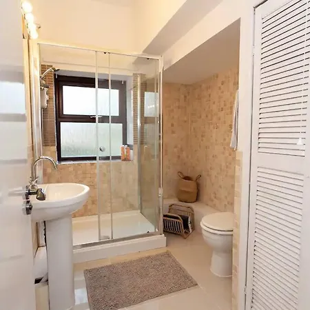 Apartment Lovely 2 Bedroom Flat 5 Min To Centre With Parking *