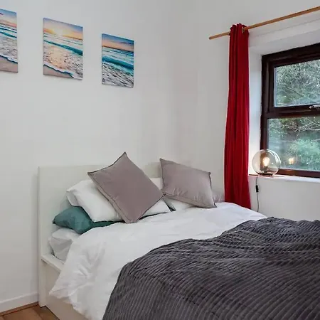 Lovely 2 Bedroom Flat 5 Min To Centre With Parking Apartment