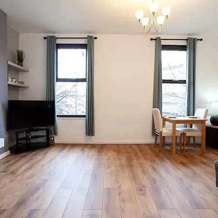 아파트 Lovely 2 Bedroom Flat 5 Min To Centre With Parking