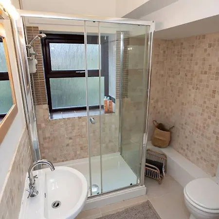 Lovely 2 Bedroom Flat 5 Min To Centre With Parking * Manchester