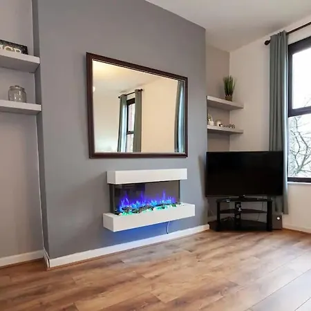 Lovely 2 Bedroom Flat 5 Min To Centre With Parking *