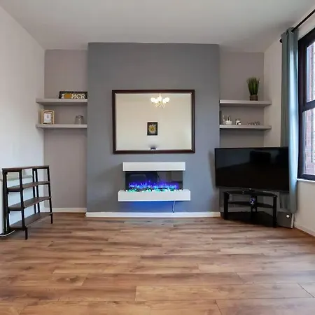 Lovely 2 Bedroom Flat 5 Min To Centre With Parking 맨체스터