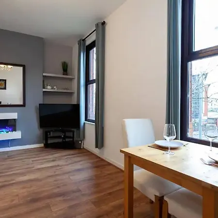 Lovely 2 Bedroom Flat 5 Min To Centre With Parking