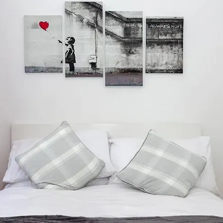 Lovely 2 Bedroom Flat 5 Min To Centre With Parking Apartment *