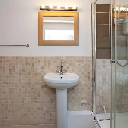Lovely 2 Bedroom Flat 5 Min To Centre With Parking Manchester