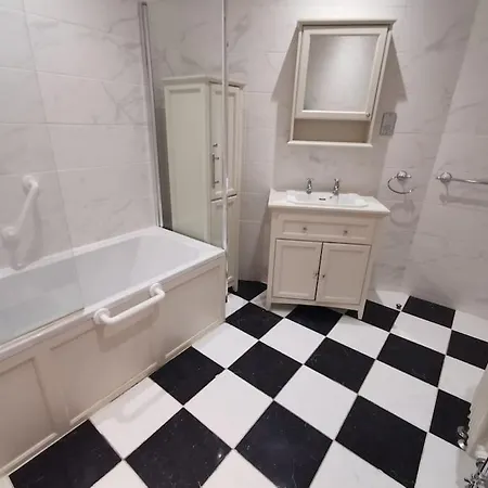 Old Trafford City Centre Events 4 Bedrooms 6 Sleeps 3 - 8 *