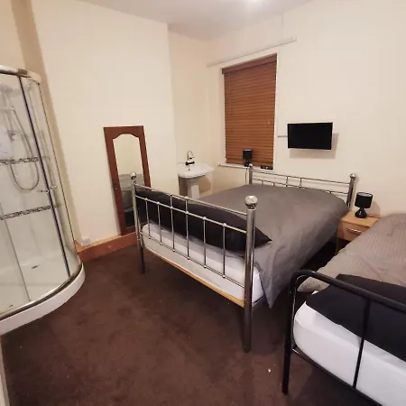 Old Trafford City Centre Events 4 Bedrooms 6 Sleeps 3 - 8 Holiday home *