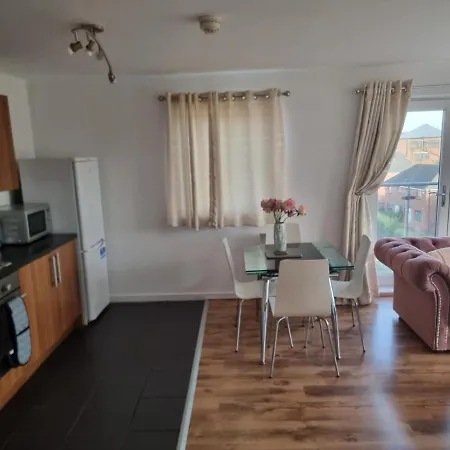 Impeccable 2-bed In Salford Manchester