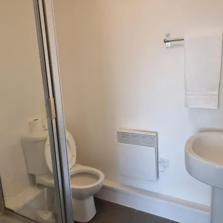 Apartment Impeccable 2-bed In Salford