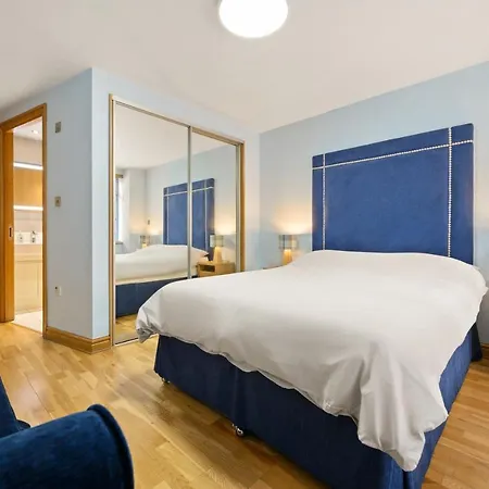 Apartment Lovely 2 Double Bedroom Flat With Patio *